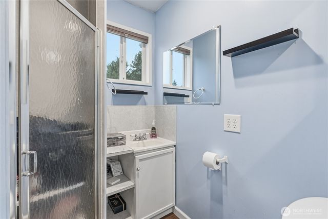 2201 Holcomb Loop Rd, Kelso, WA 98626