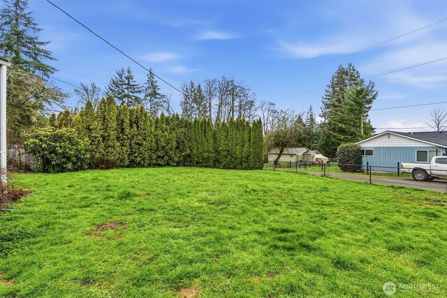 2201 Holcomb Loop Rd, Kelso, WA 98626
