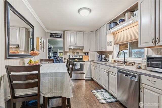 2201 Holcomb Loop Rd, Kelso, WA 98626