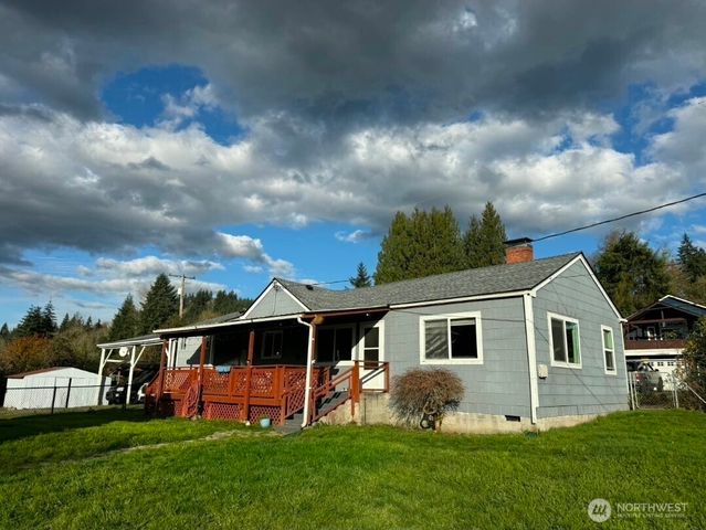 2201 Holcomb Loop Rd, Kelso, WA 98626