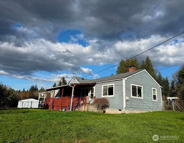 2201 Holcomb Loop Rd, Kelso, WA 98626