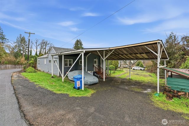 2201 Holcomb Loop Rd, Kelso, WA 98626
