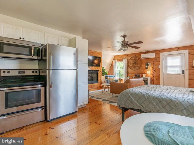 113 W MAIN ST, Stanley, VA 22851