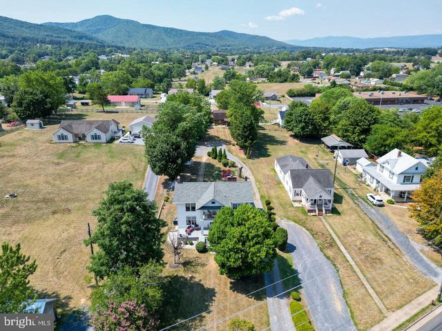 113 W MAIN ST, Stanley, VA 22851