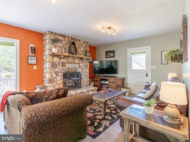 113 W MAIN ST, Stanley, VA 22851