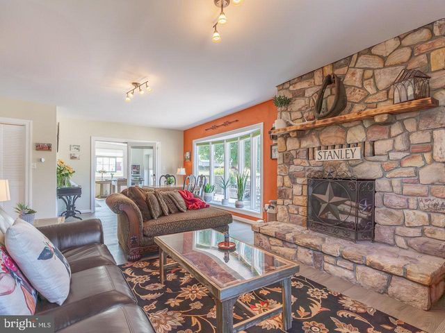 113 W MAIN ST, Stanley, VA 22851