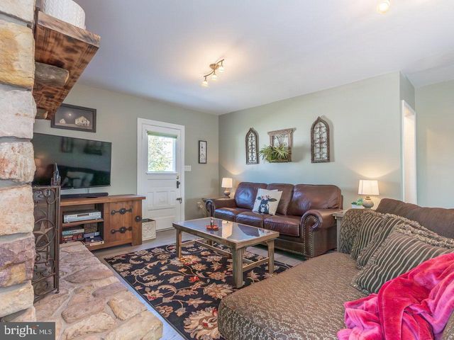 113 W MAIN ST, Stanley, VA 22851