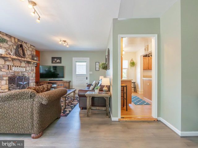 113 W MAIN ST, Stanley, VA 22851