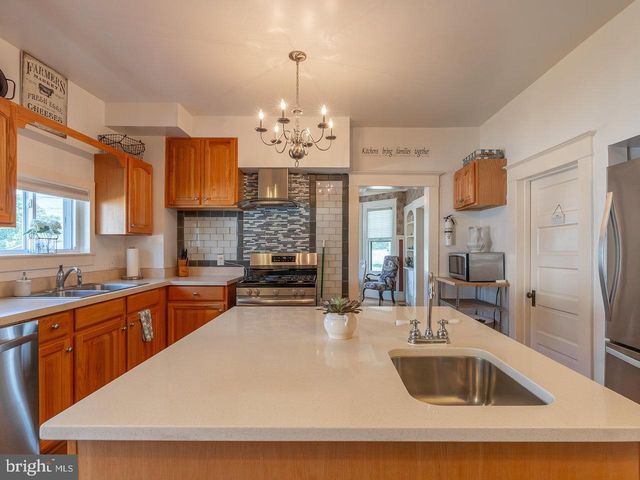 113 W MAIN ST, Stanley, VA 22851