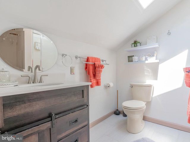 113 W MAIN ST, Stanley, VA 22851