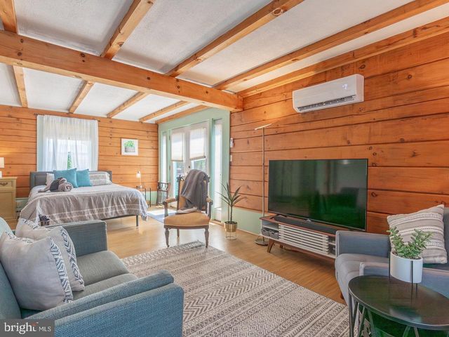 113 W MAIN ST, Stanley, VA 22851