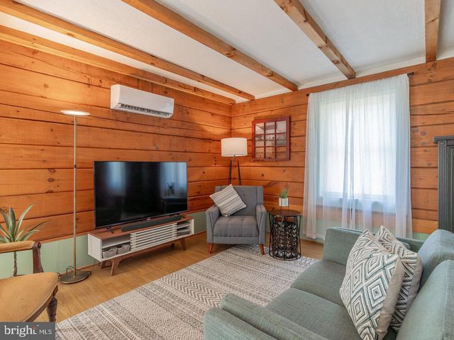 113 W MAIN ST, Stanley, VA 22851