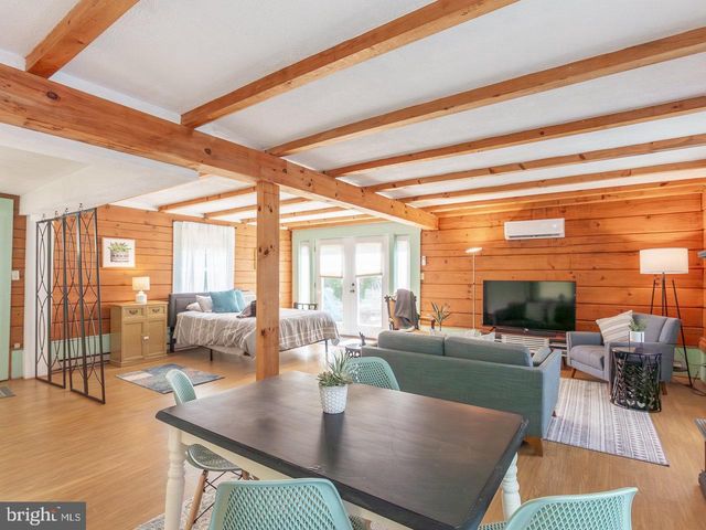 113 W MAIN ST, Stanley, VA 22851