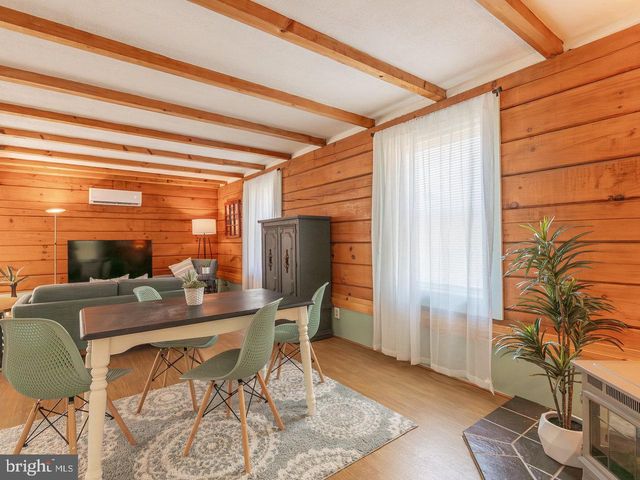 113 W MAIN ST, Stanley, VA 22851