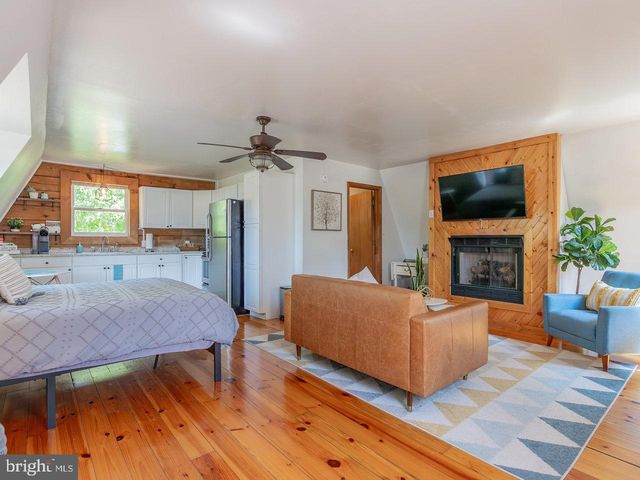 113 W MAIN ST, Stanley, VA 22851