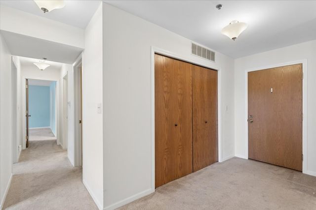 127 Acacia Circle 402, Indian Head Park, IL 60525