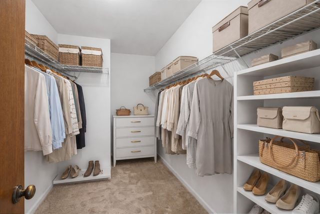 127 Acacia Circle 402, Indian Head Park, IL 60525