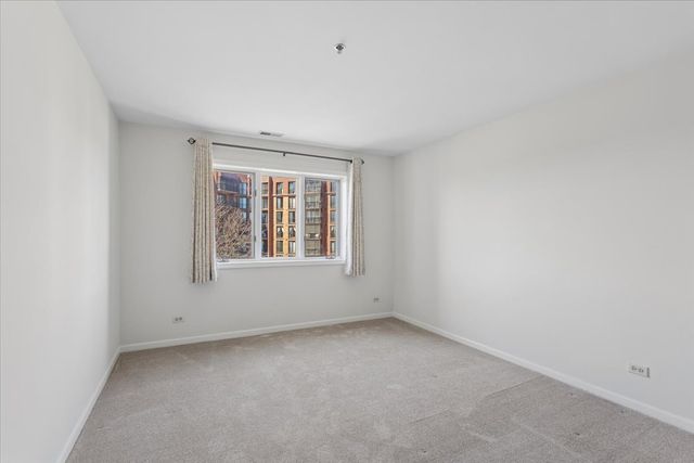 127 Acacia Circle 402, Indian Head Park, IL 60525