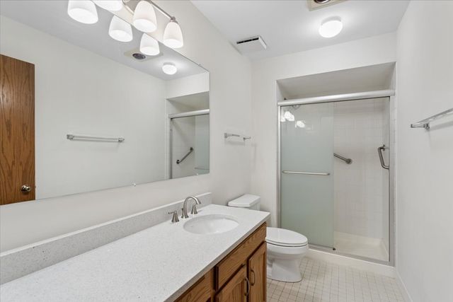 127 Acacia Circle 402, Indian Head Park, IL 60525