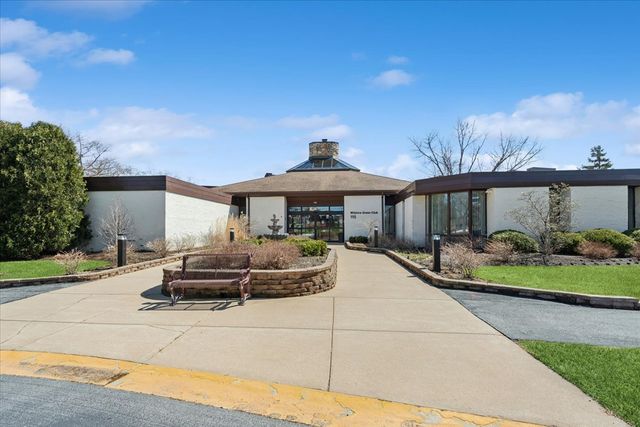 127 Acacia Circle 402, Indian Head Park, IL 60525