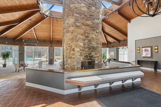 127 Acacia Circle 402, Indian Head Park, IL 60525