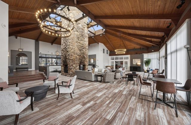 127 Acacia Circle 402, Indian Head Park, IL 60525