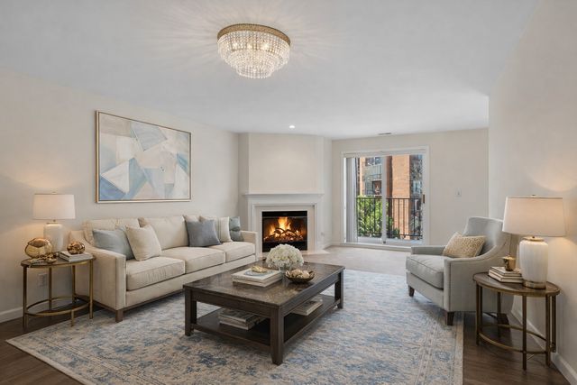 127 Acacia Circle 402, Indian Head Park, IL 60525