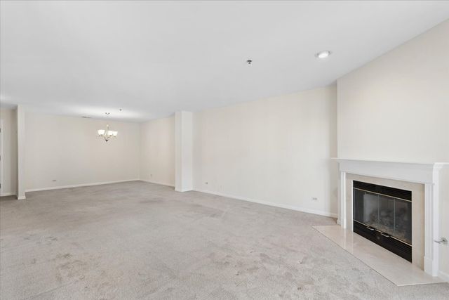 127 Acacia Circle 402, Indian Head Park, IL 60525