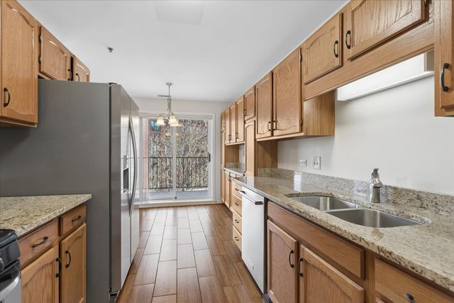 127 Acacia Circle 402, Indian Head Park, IL 60525