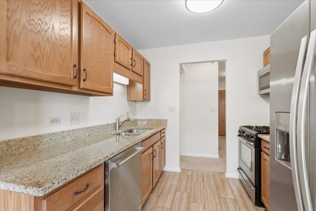 127 Acacia Circle 402, Indian Head Park, IL 60525