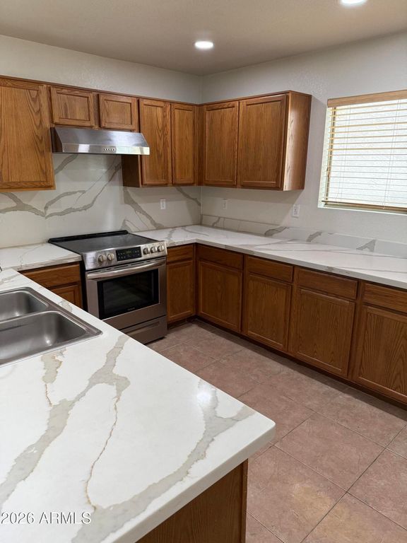 9518 N 82nd Glen, Peoria, AZ 85345 — photo 2