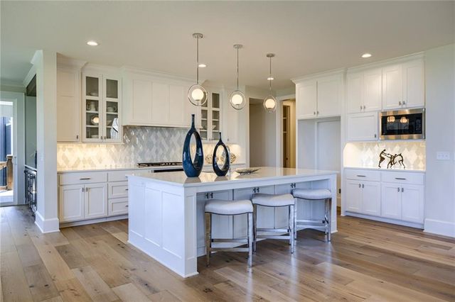 2804 W 176th Street, Overland Park, KS 66085