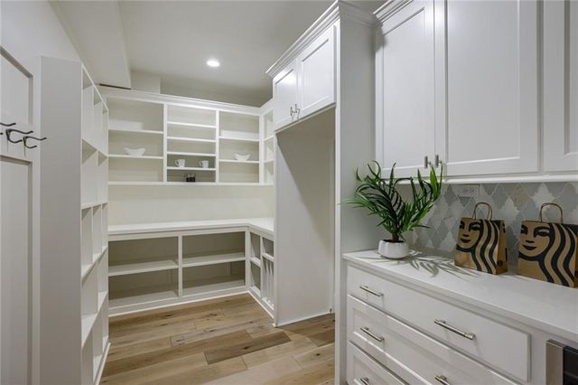 2804 W 176th Street, Overland Park, KS 66085