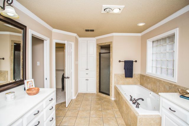9806 Elkhart Avenue, Lubbock, TX 79424
