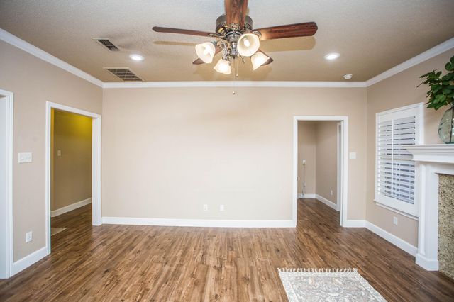 9806 Elkhart Avenue, Lubbock, TX 79424