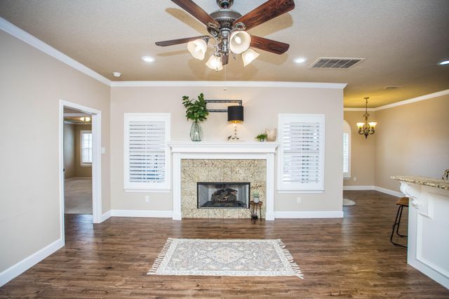 9806 Elkhart Avenue, Lubbock, TX 79424