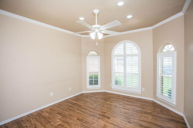 9806 Elkhart Avenue, Lubbock, TX 79424