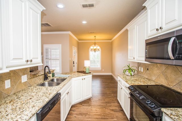 9806 Elkhart Avenue, Lubbock, TX 79424