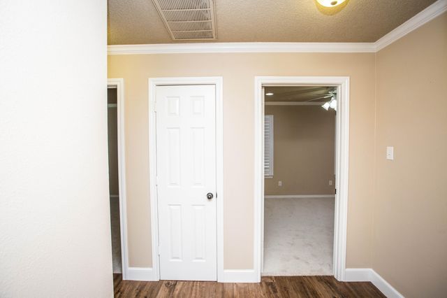 9806 Elkhart Avenue, Lubbock, TX 79424