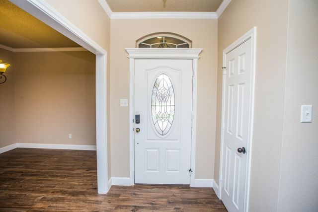 9806 Elkhart Avenue, Lubbock, TX 79424