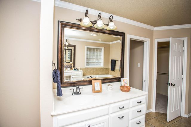 9806 Elkhart Avenue, Lubbock, TX 79424