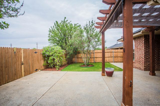 9806 Elkhart Avenue, Lubbock, TX 79424
