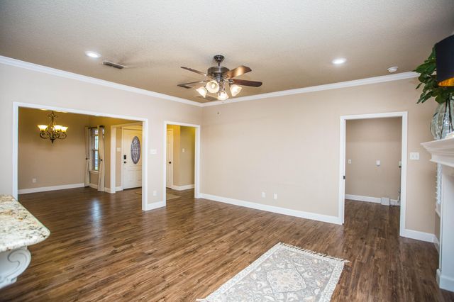 9806 Elkhart Avenue, Lubbock, TX 79424