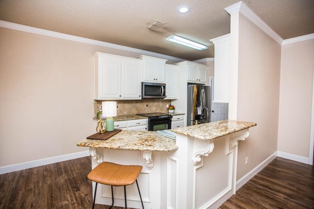 9806 Elkhart Avenue, Lubbock, TX 79424