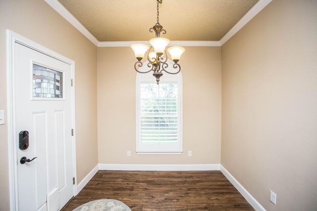 9806 Elkhart Avenue, Lubbock, TX 79424