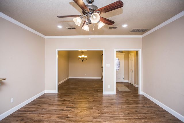 9806 Elkhart Avenue, Lubbock, TX 79424