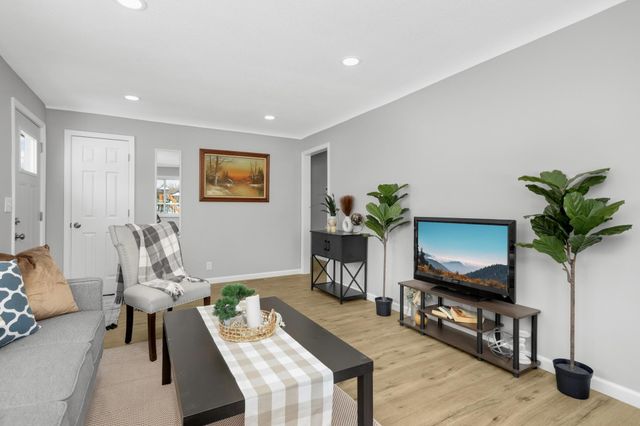 4533 Welcome Avenue N, Crystal, MN 55422