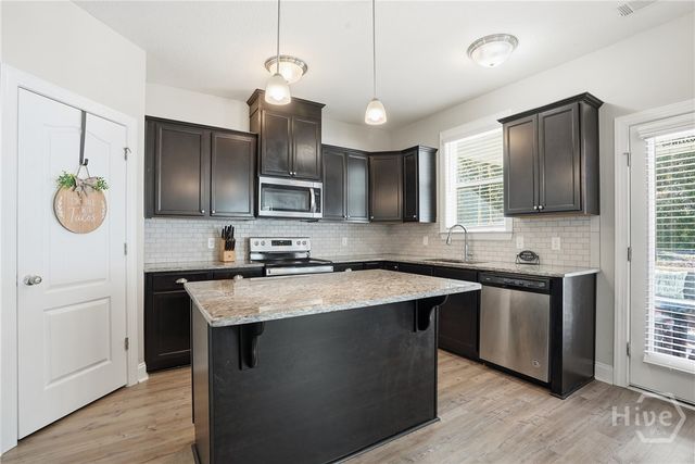 165 Laguna Way, Savannah, GA 31405