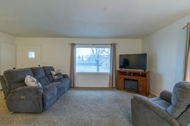 707 W Alcott Avenue, Fergus Falls, MN 56537