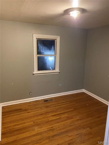 8127 Airport Road, St Louis, MO 63134